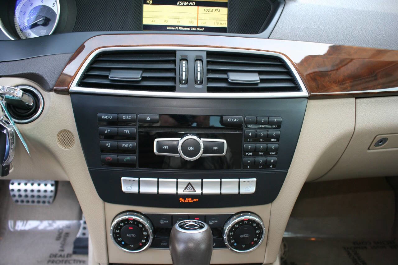 Used 2012 Mercedes-Benz C 300 C 300 Luxury 4MATIC AWD 4dr Se image 17