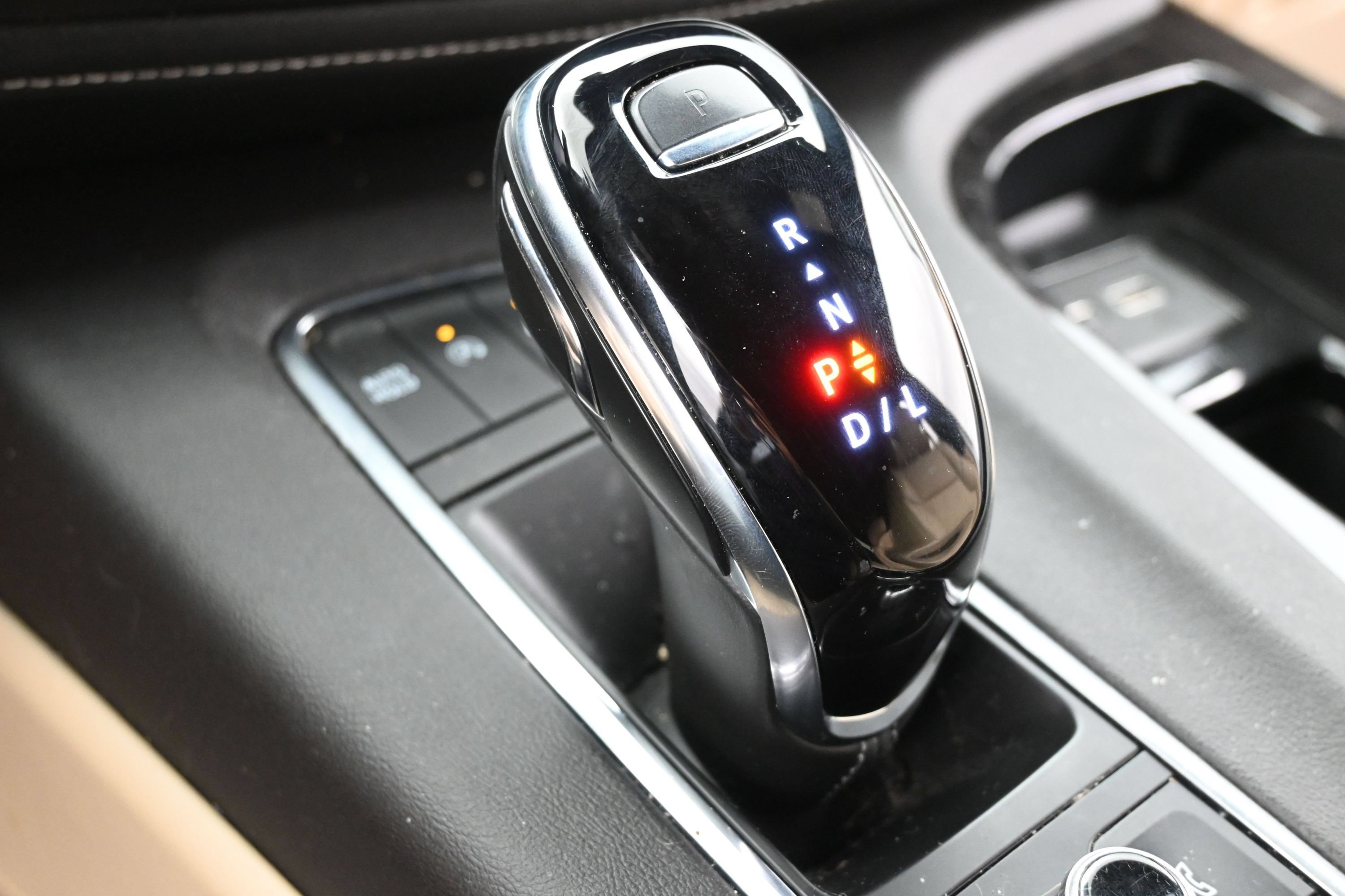 Used 2023 Cadillac Escalade Premium Luxury AWD/4WD image 18