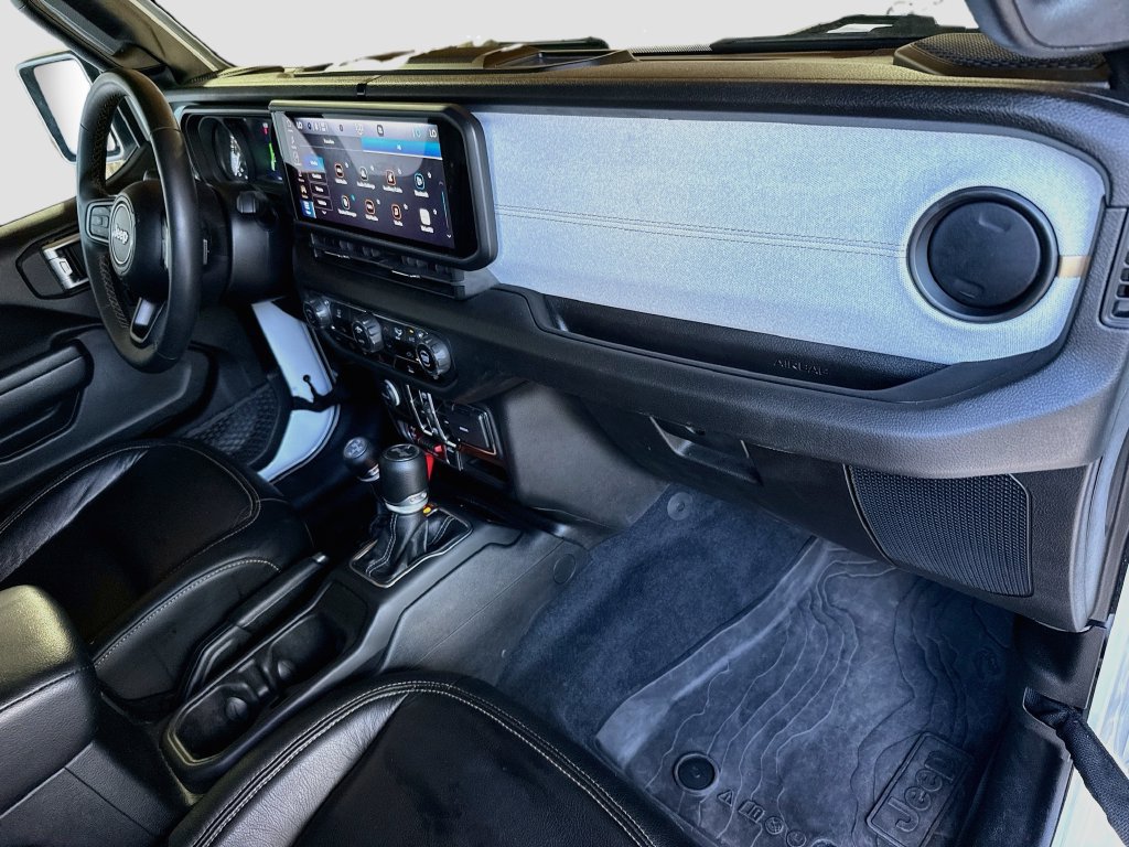 Used 2024 Jeep Wrangler Unlimited AWD/4WD image 34