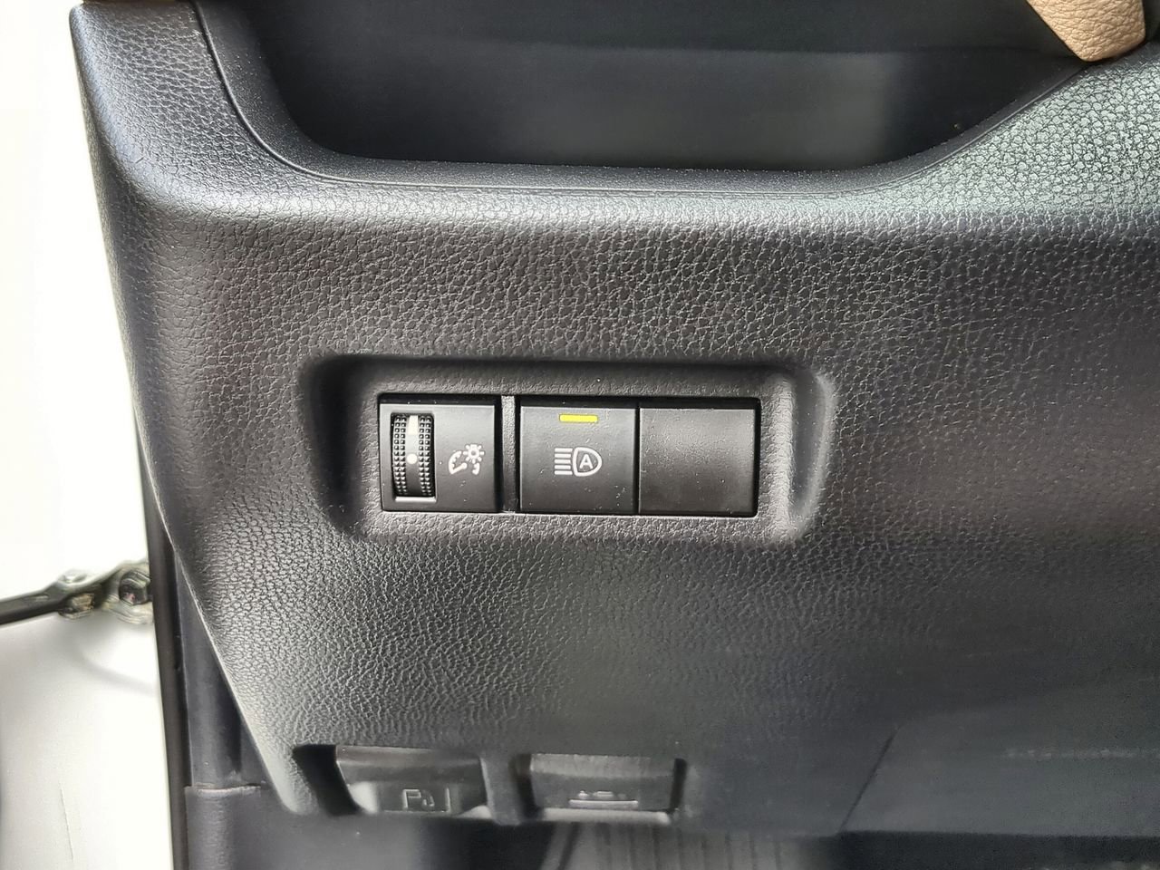 Used 2019 Toyota RAV4 LE image 16