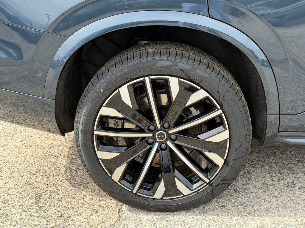 New 2026 Volvo XC90 B6 Plus w/ Protection Package Premier AWD/4WD image 6