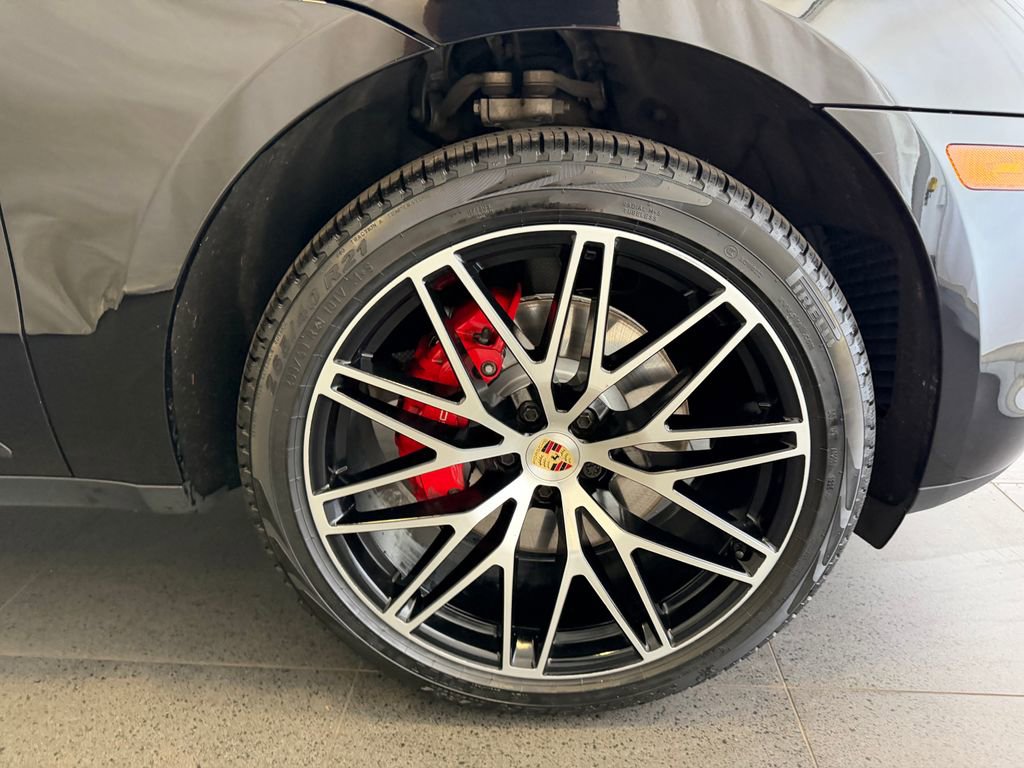 Certified 2024 Porsche Macan S AWD/4WD image 13