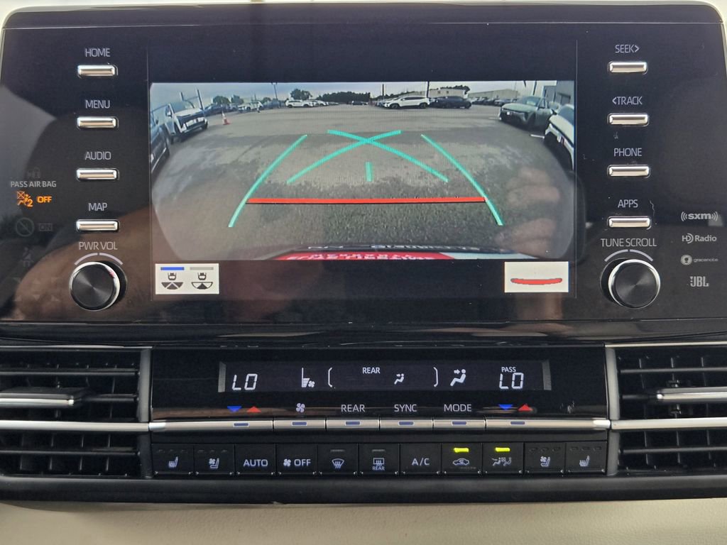 Used 2022 Toyota Sienna Limited FWD image 16