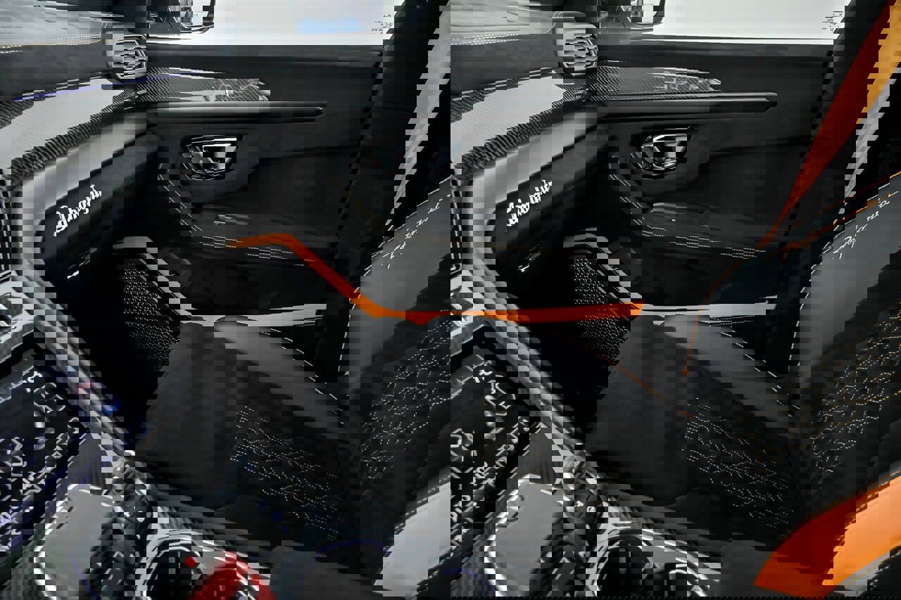 Used 2024 Lamborghini Urus Performante image 42