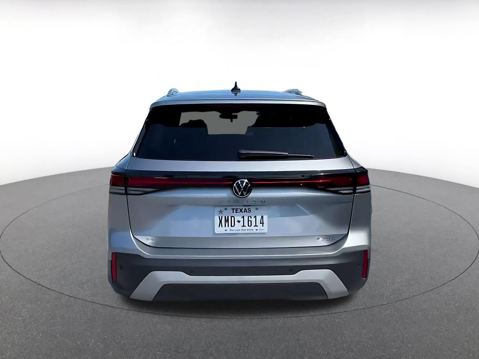Used 2026 Volkswagen Tiguan SE AWD/4WD image 12