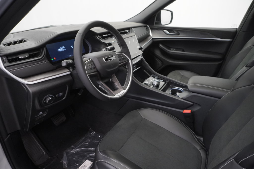 New 2026 Jeep Grand Cherokee Altitude AWD/4WD image 16