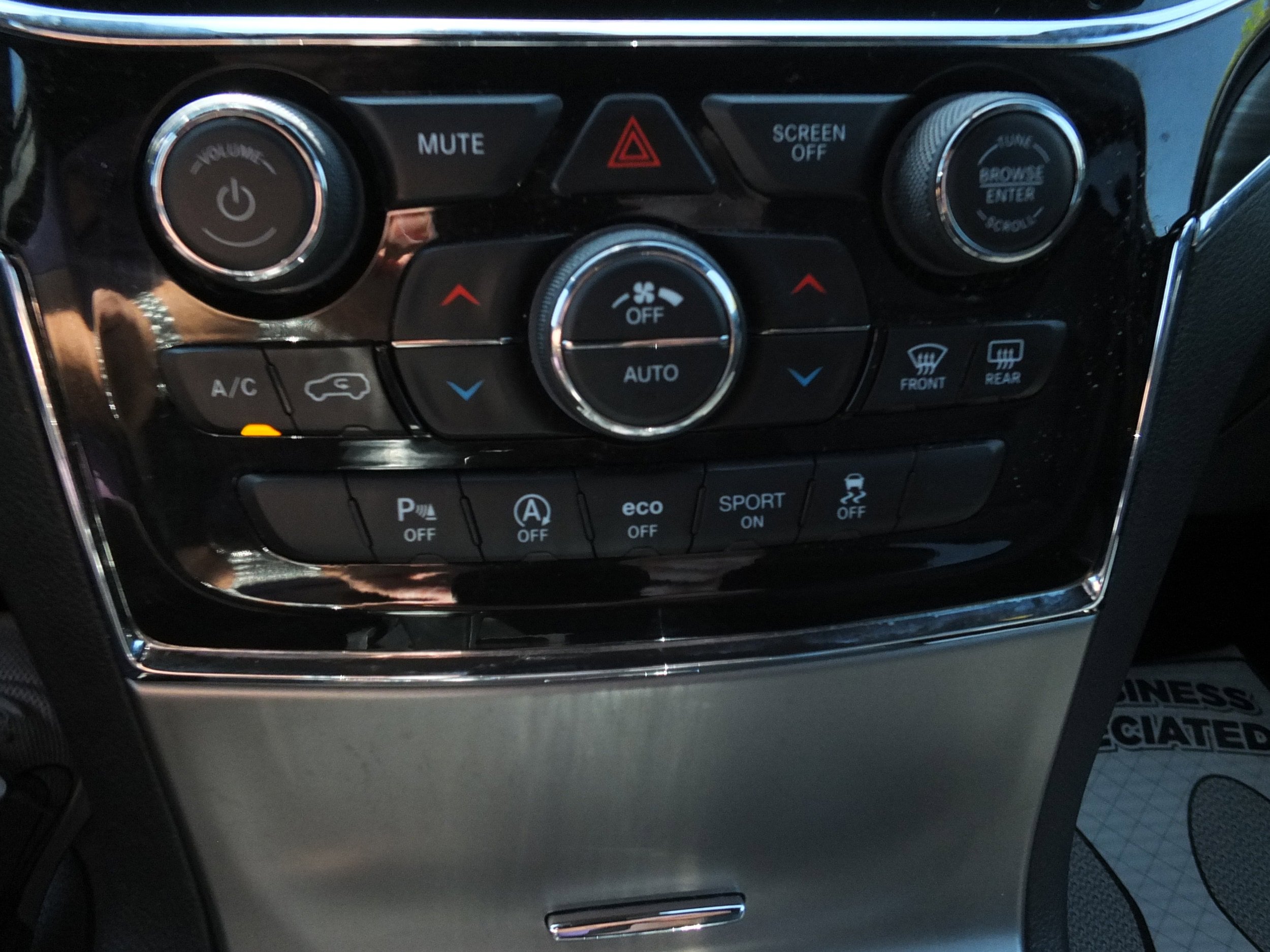 Used 2021 Jeep Grand Cherokee Limited w/ Luxury Group II RWD image 28