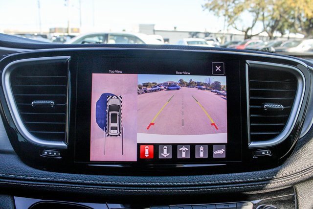 Used 2023 Chrysler Pacifica Limited w/ S Appearance Package image 27