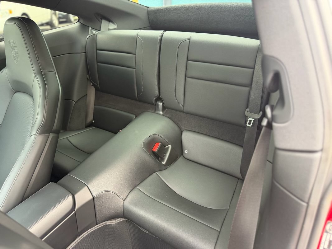 Used 2024 Porsche 911 Carrera RWD image 9