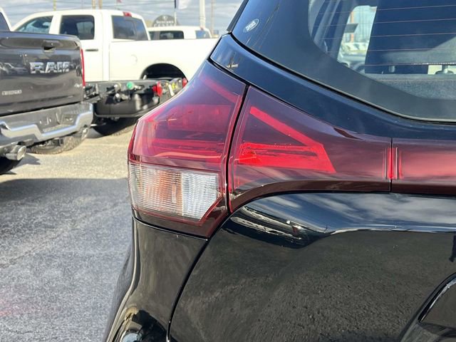 Used 2023 Nissan Kicks SV image 10