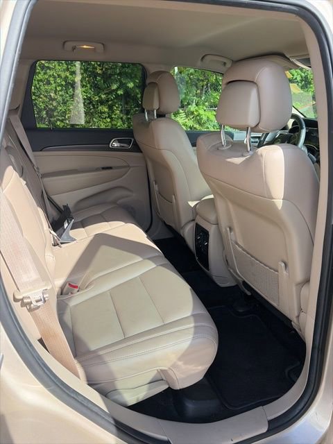 Used 2015 Jeep Grand Cherokee Laredo w/ Quick Order Package 23E AWD/4WD image 24