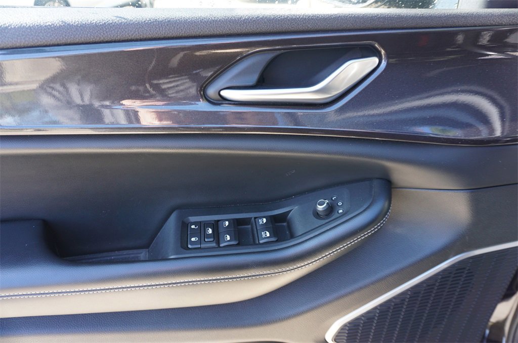 Used 2022 Jeep Grand Cherokee Altitude image 4