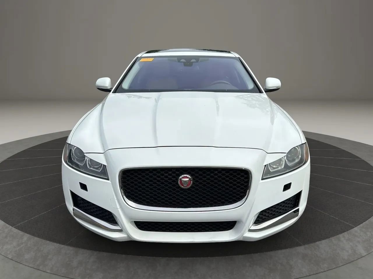 Used 2017 Jaguar XF Premium RWD image 2