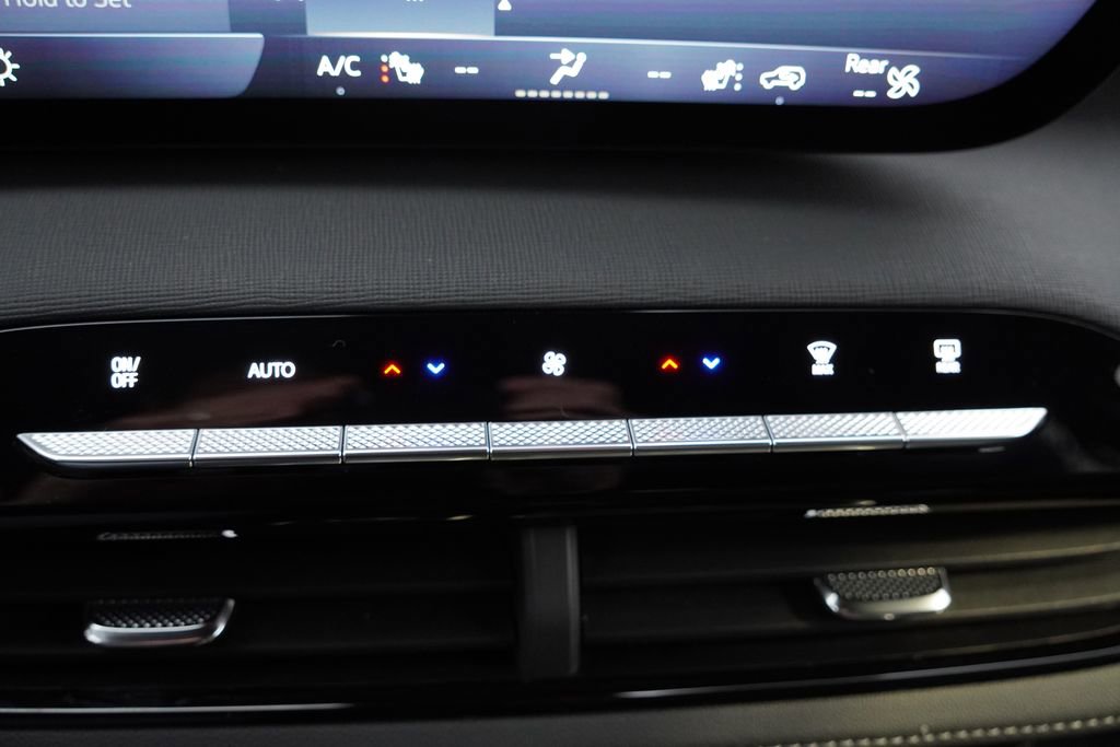 Certified 2025 Buick Enclave Preferred image 30