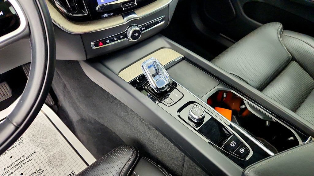 Used 2022 Volvo XC60 B5 Inscription w/ Advanced Package AWD/4WD image 16