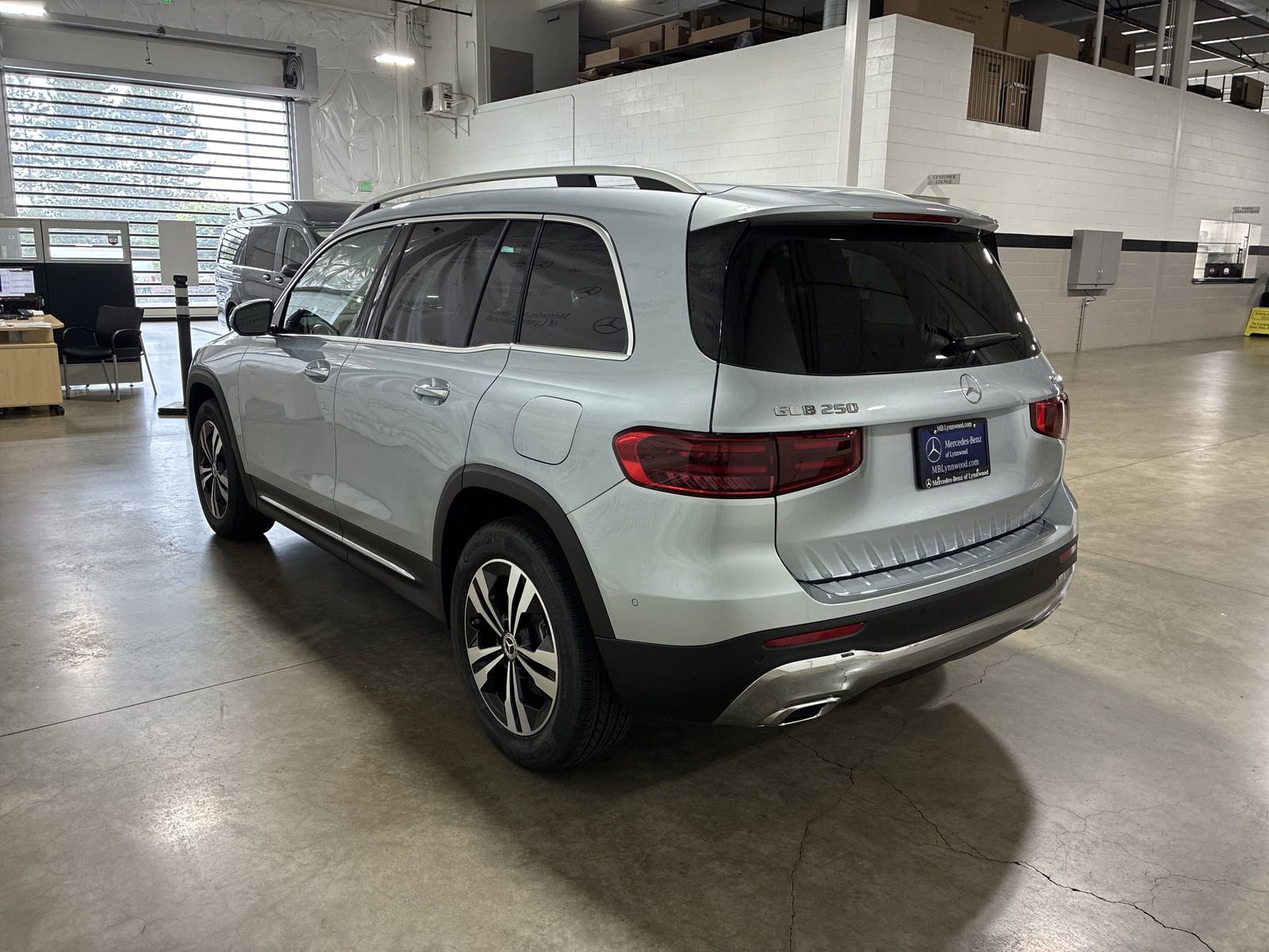 New 2025 Mercedes-Benz GLB 250 4MATIC image 4