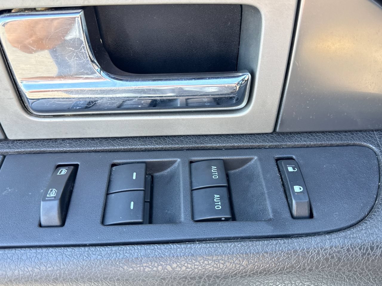 Used 2014 Ford F150 FX4 w/ Equipment Group 402A Luxury AWD/4WD image 16
