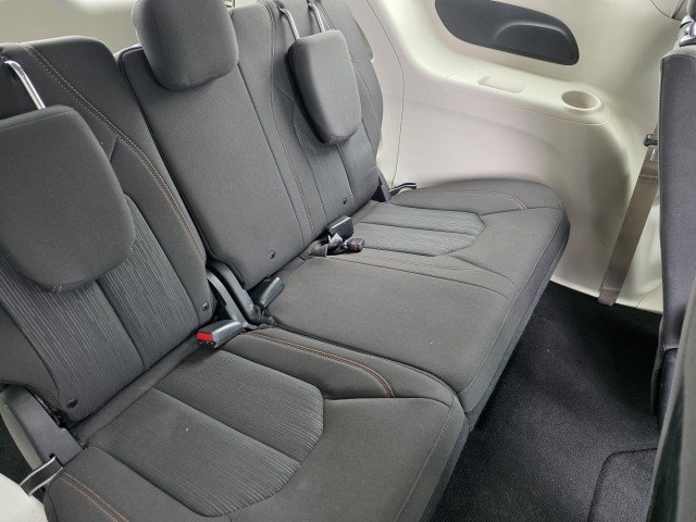 Used 2020 Chrysler Pacifica Touring w/ Advanced Safetytec Group FWD image 21