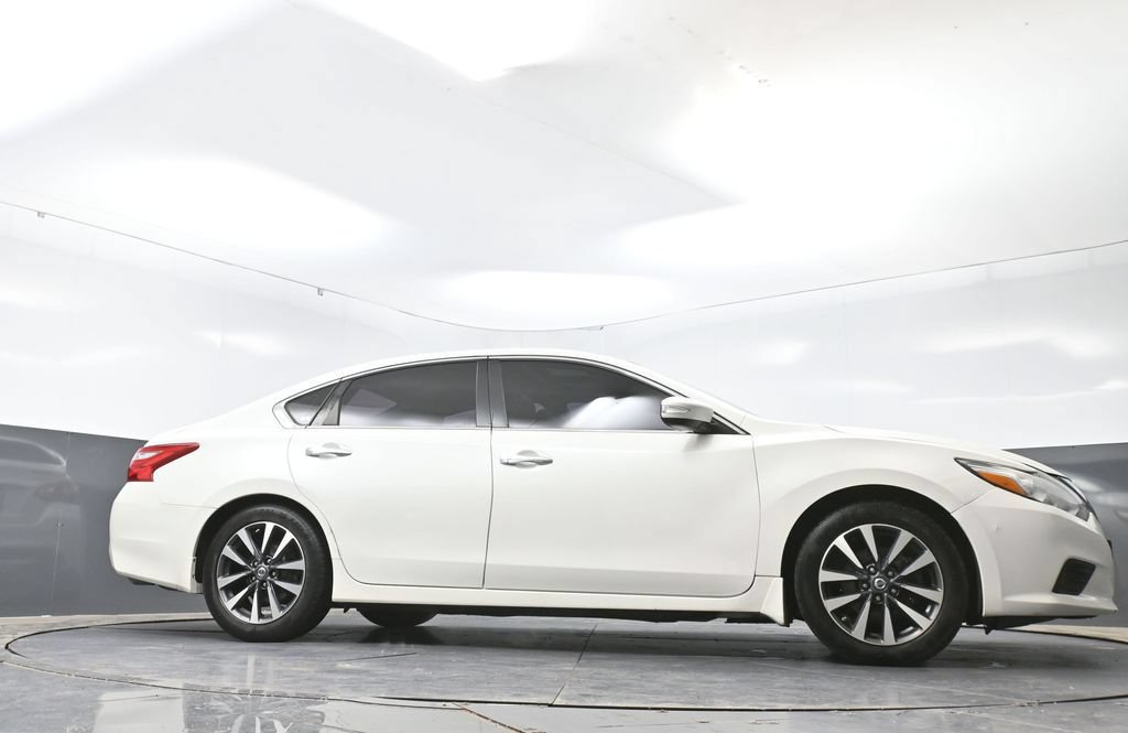 Used 2016 Nissan Altima 2.5 SL w/ 2.5 Technology Package FWD image 50