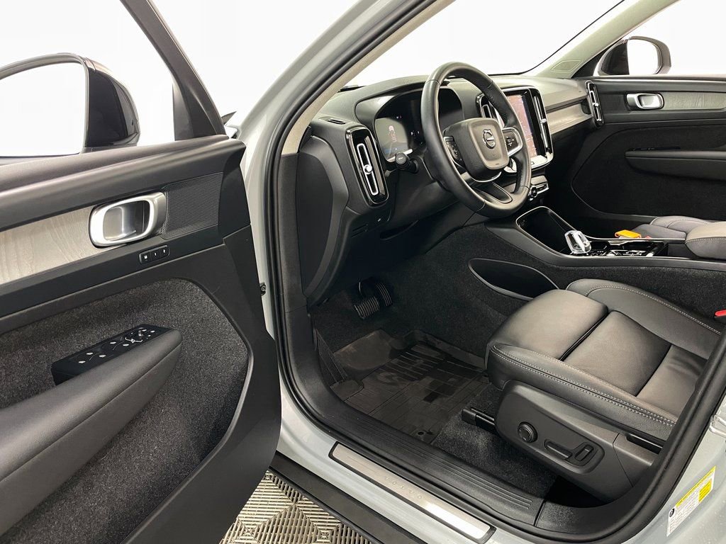 Used 2026 Volvo XC40 B5 Plus w/ Protection Package Premier image 25