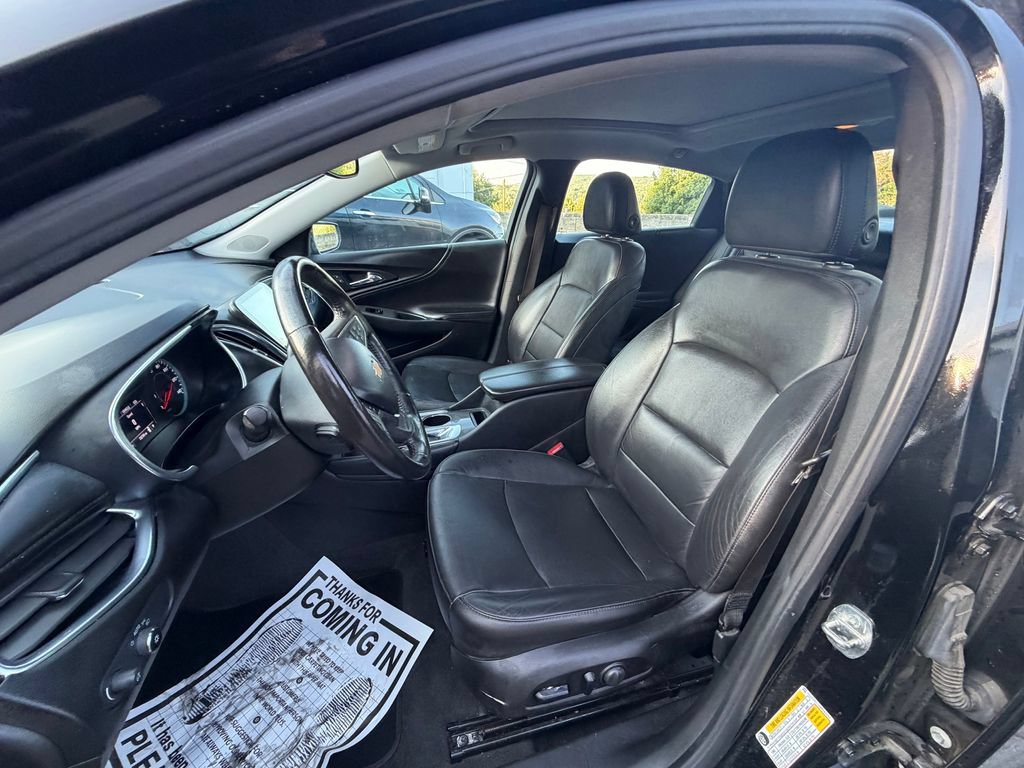 Used 2021 Chevrolet Malibu LT w/ Leather Package FWD image 9