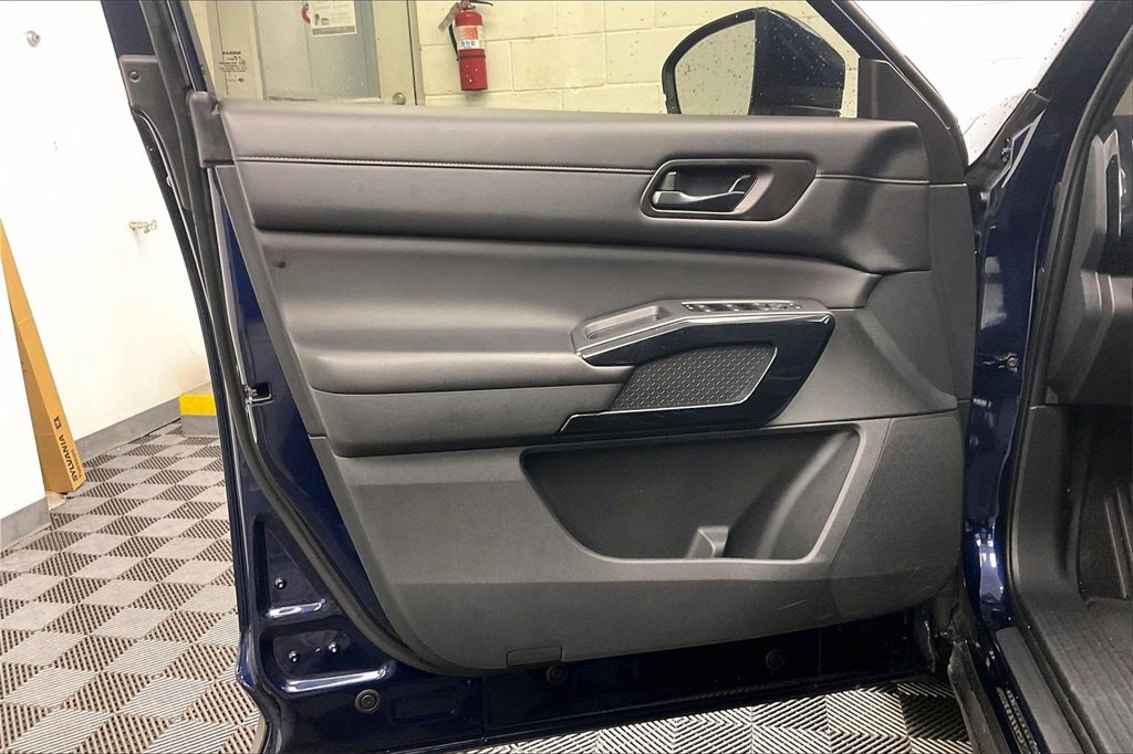 Certified 2024 Nissan Pathfinder SV image 19