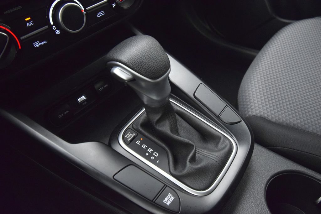 Used 2025 Kia Soul LX w/ LX Technology Package FWD image 24