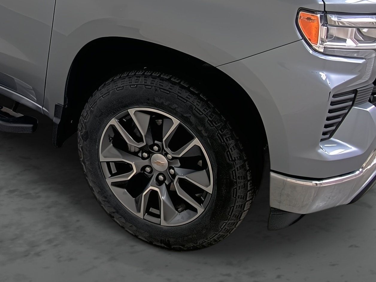 Used 2024 Chevrolet Silverado 1500 LT AWD/4WD image 14