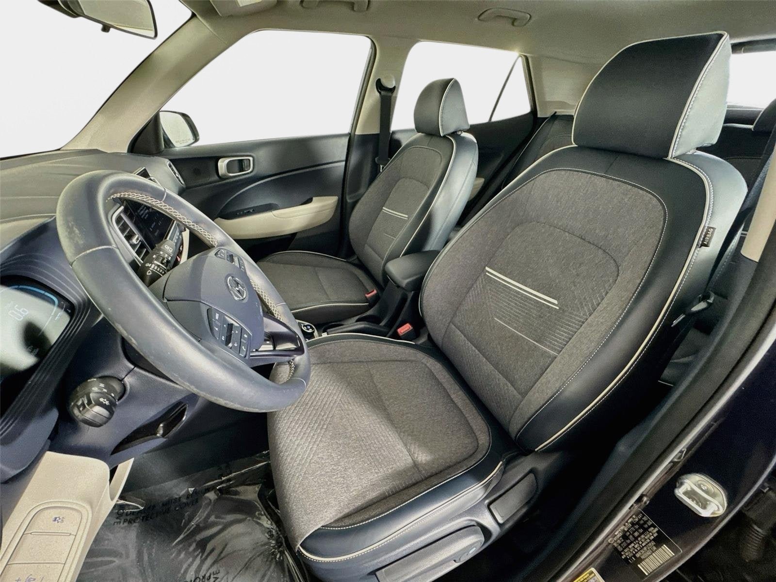 Used 2023 Hyundai Venue Limited w/ Cargo Package FWD image 12