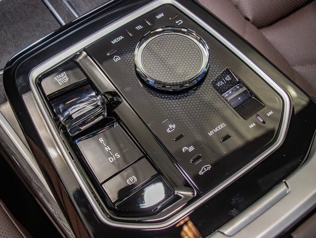 Used 2026 BMW 740i xDrive w/ Premium Package image 19