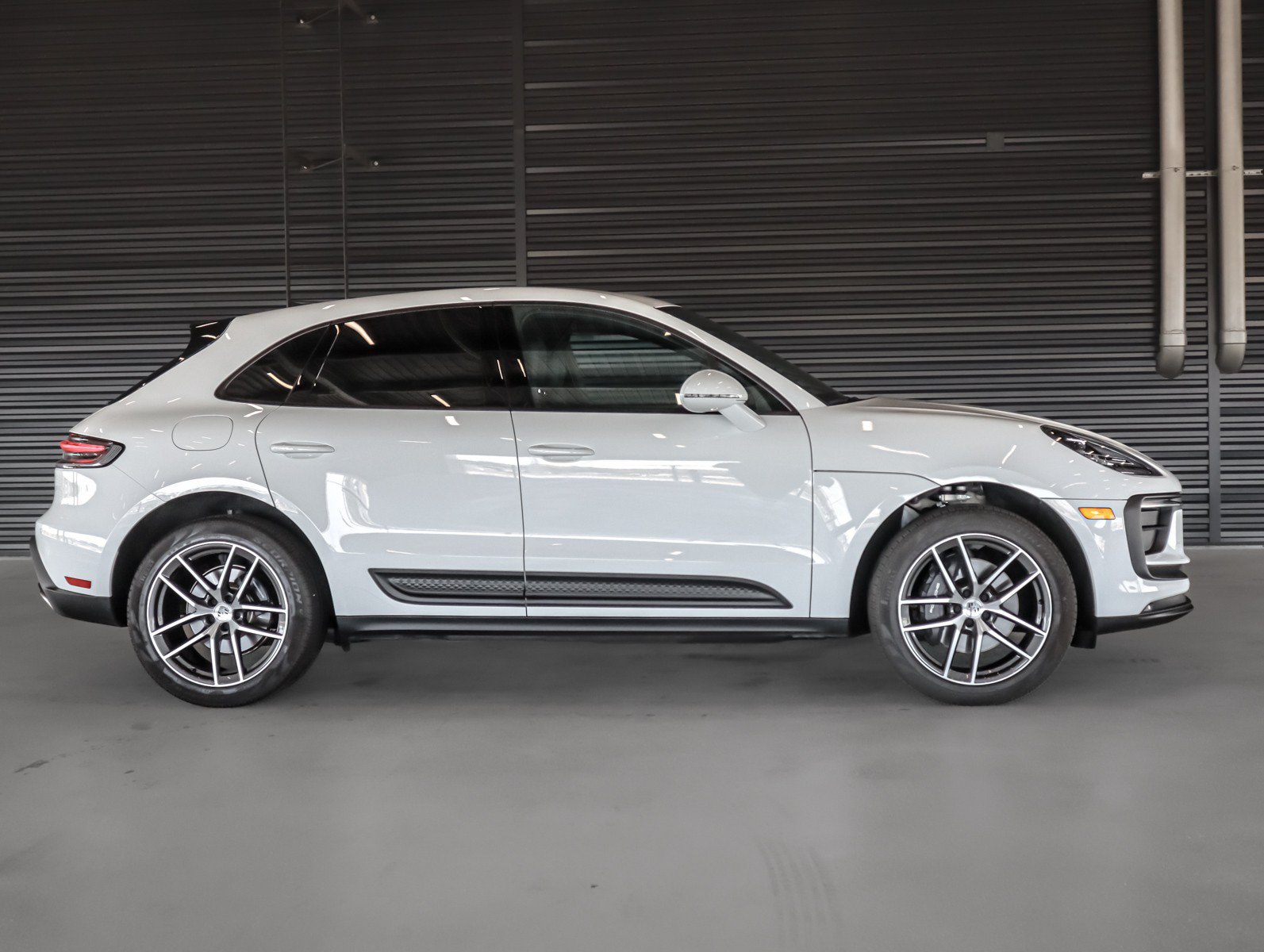 Used 2026 Porsche Macan AWD/4WD image 11