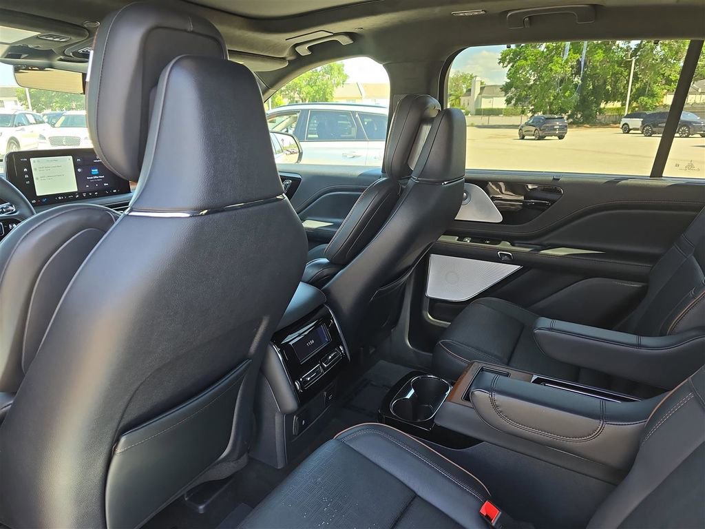 New 2025 Lincoln Aviator Black Label image 13
