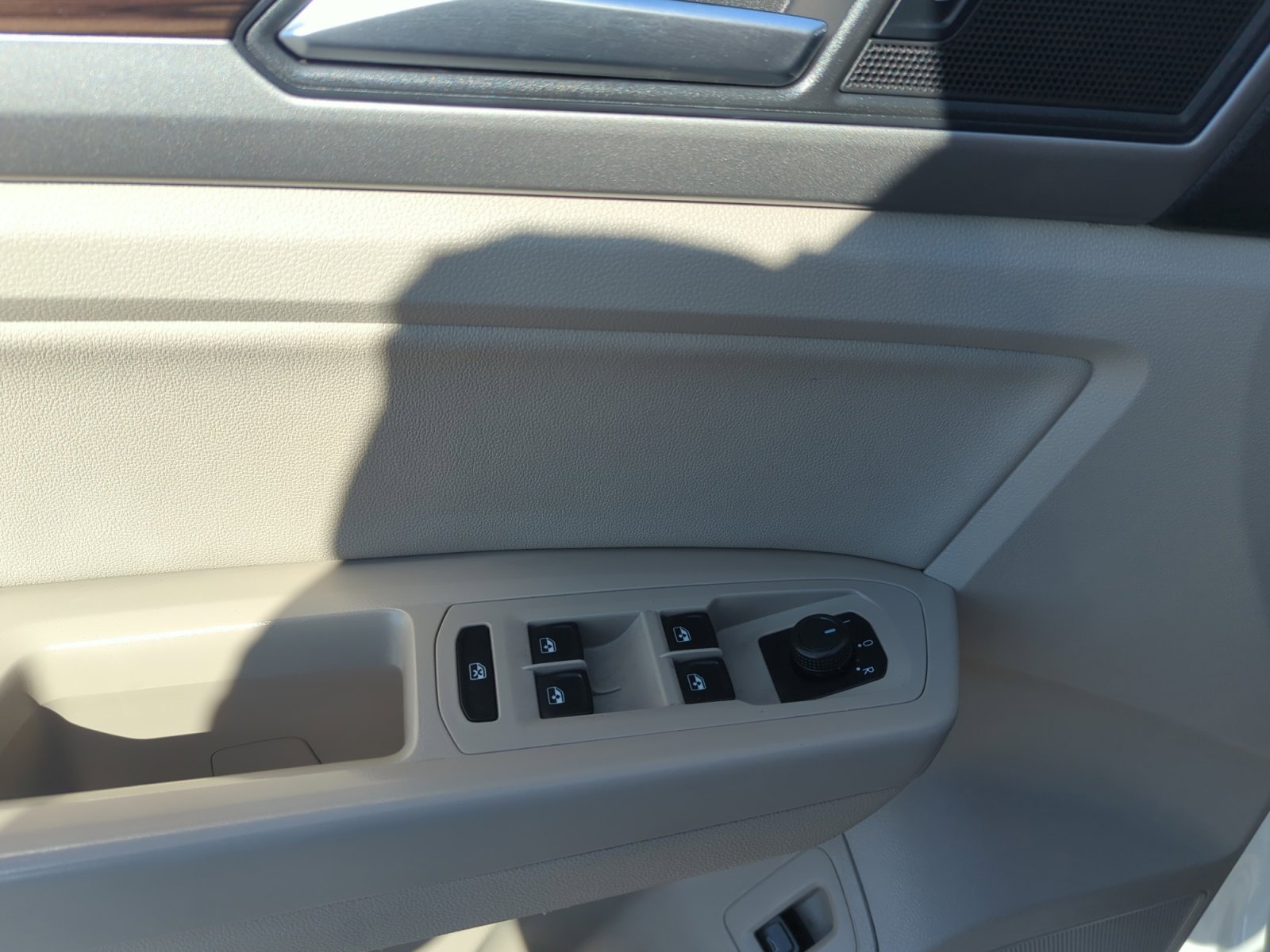 Used 2021 Volkswagen Atlas SE image 13