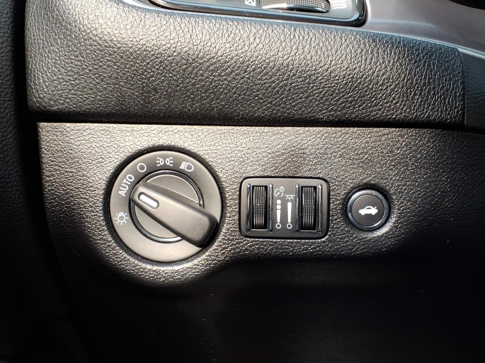 Used 2022 Dodge Challenger SXT image 25