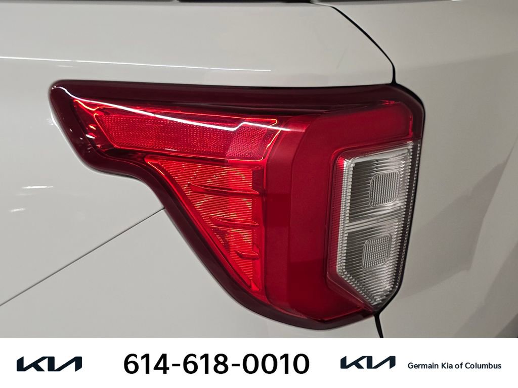 Used 2022 Ford Explorer XLT w/ Equipment Group 202A image 16