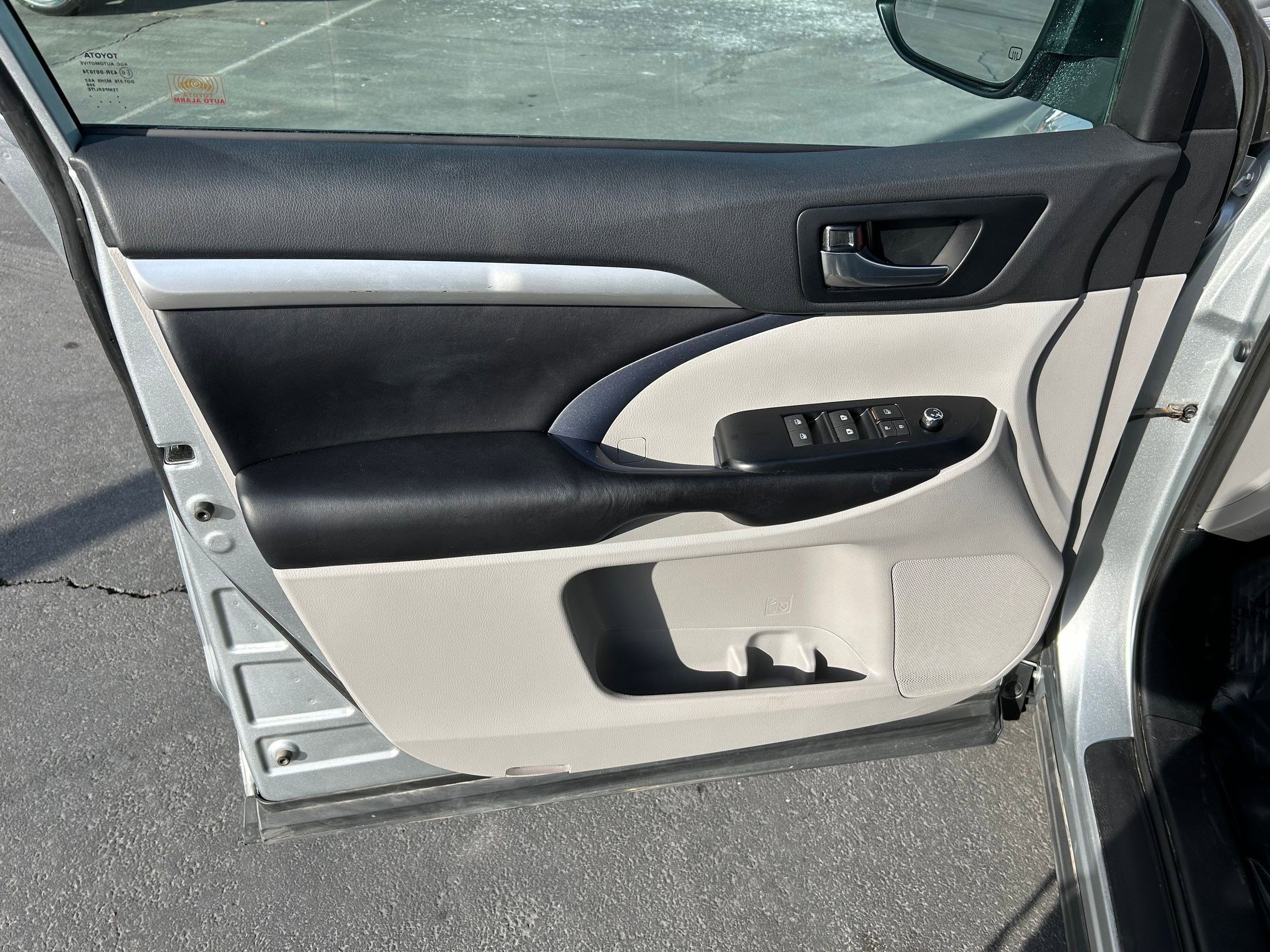 Certified 2019 Toyota Highlander XLE image 9