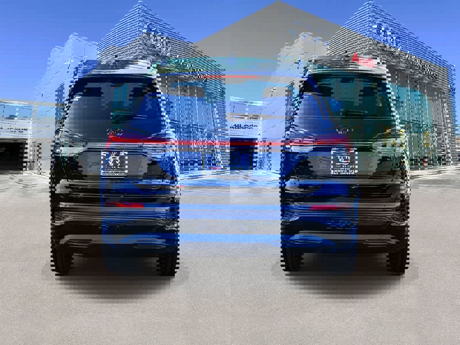 Used 2025 Audi Q4 e-tron Premium w/ Convenience Package image 3