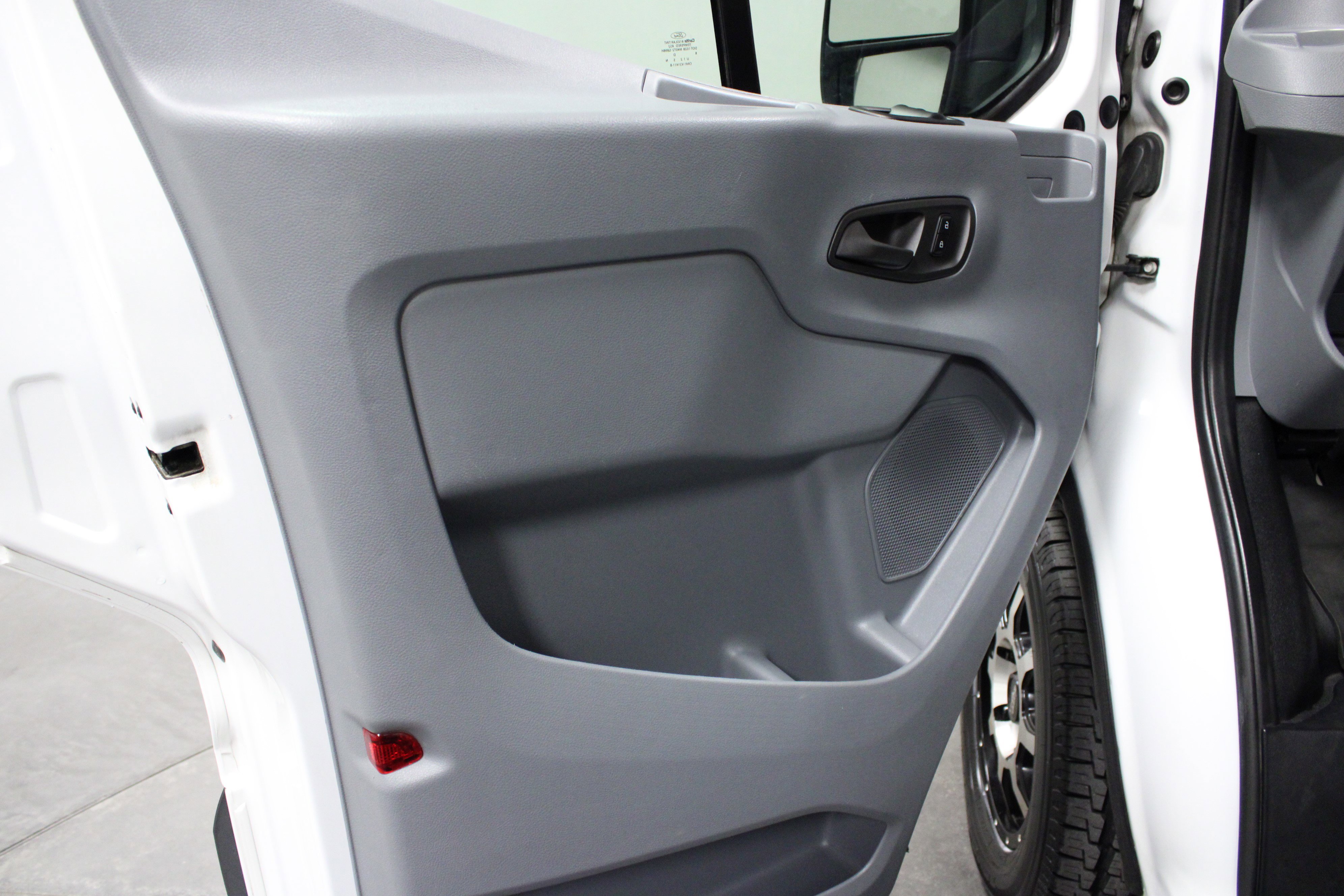 Used 2018 Ford Transit 150 XLT image 11