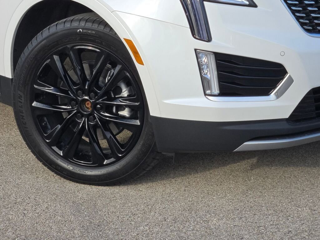 New 2025 Cadillac XT5 Premium Luxury w/ LPO, Blue Accent Package image 3