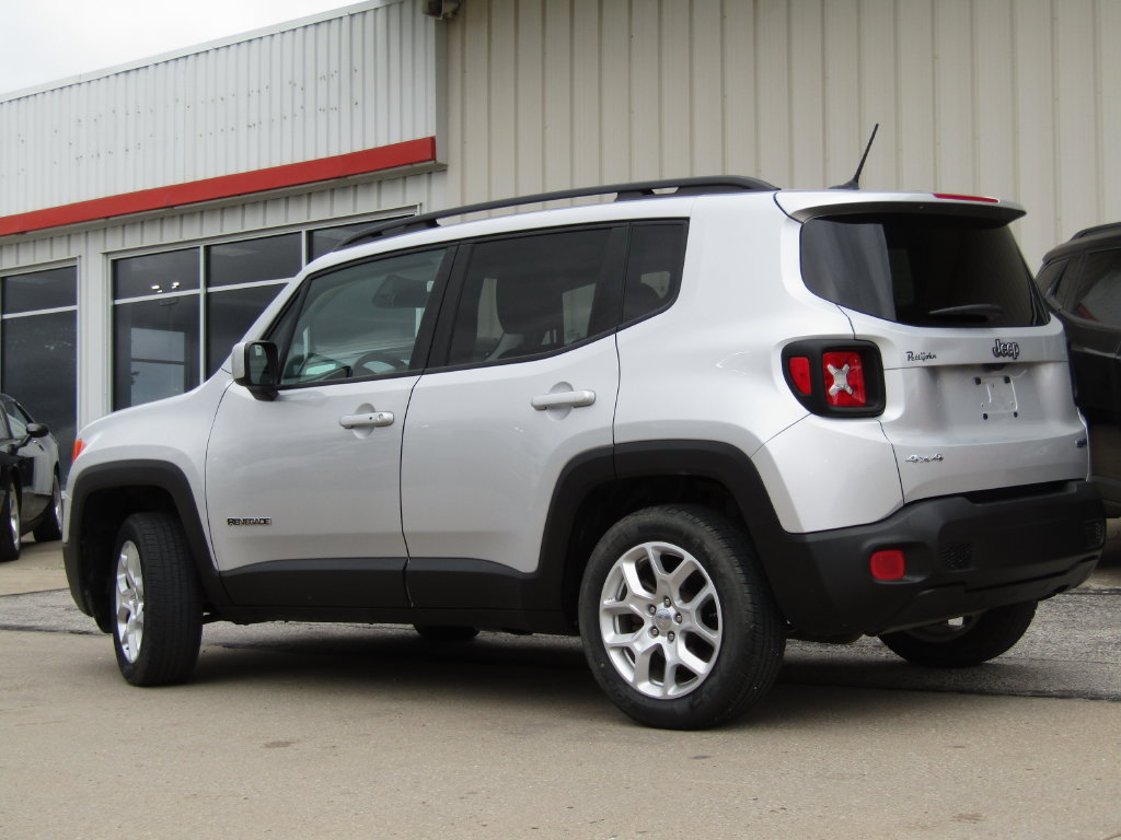 Used 2017 Jeep Renegade Latitude w/ Cold Weather Group AWD/4WD image 10