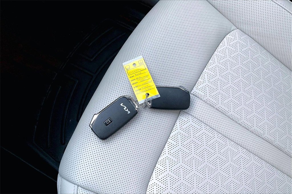 Certified 2022 Kia Sorento SX Prestige w/ Panoramic Sunroof Package image 11