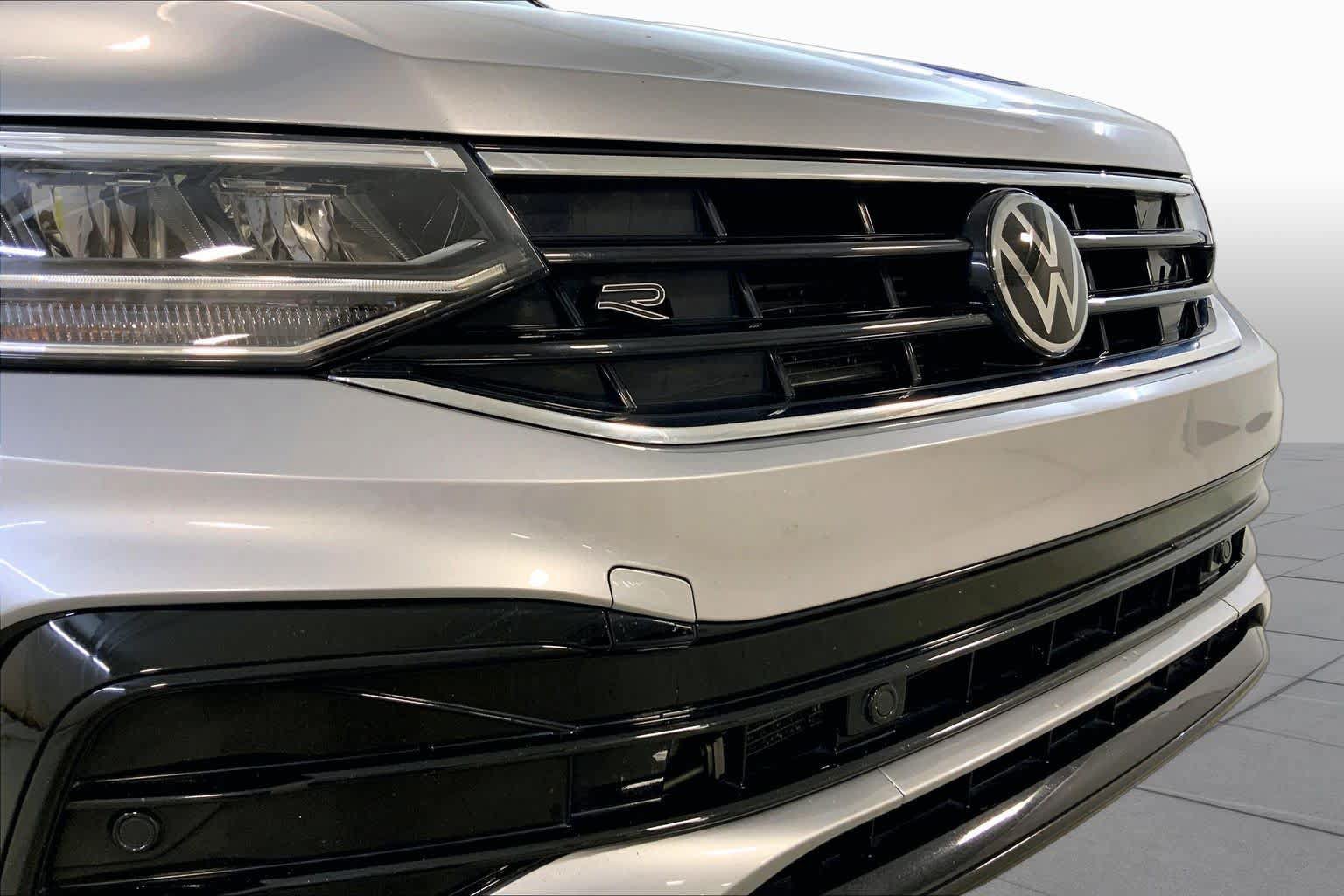 Used 2024 Volkswagen Tiguan SE R-Line AWD/4WD image 32