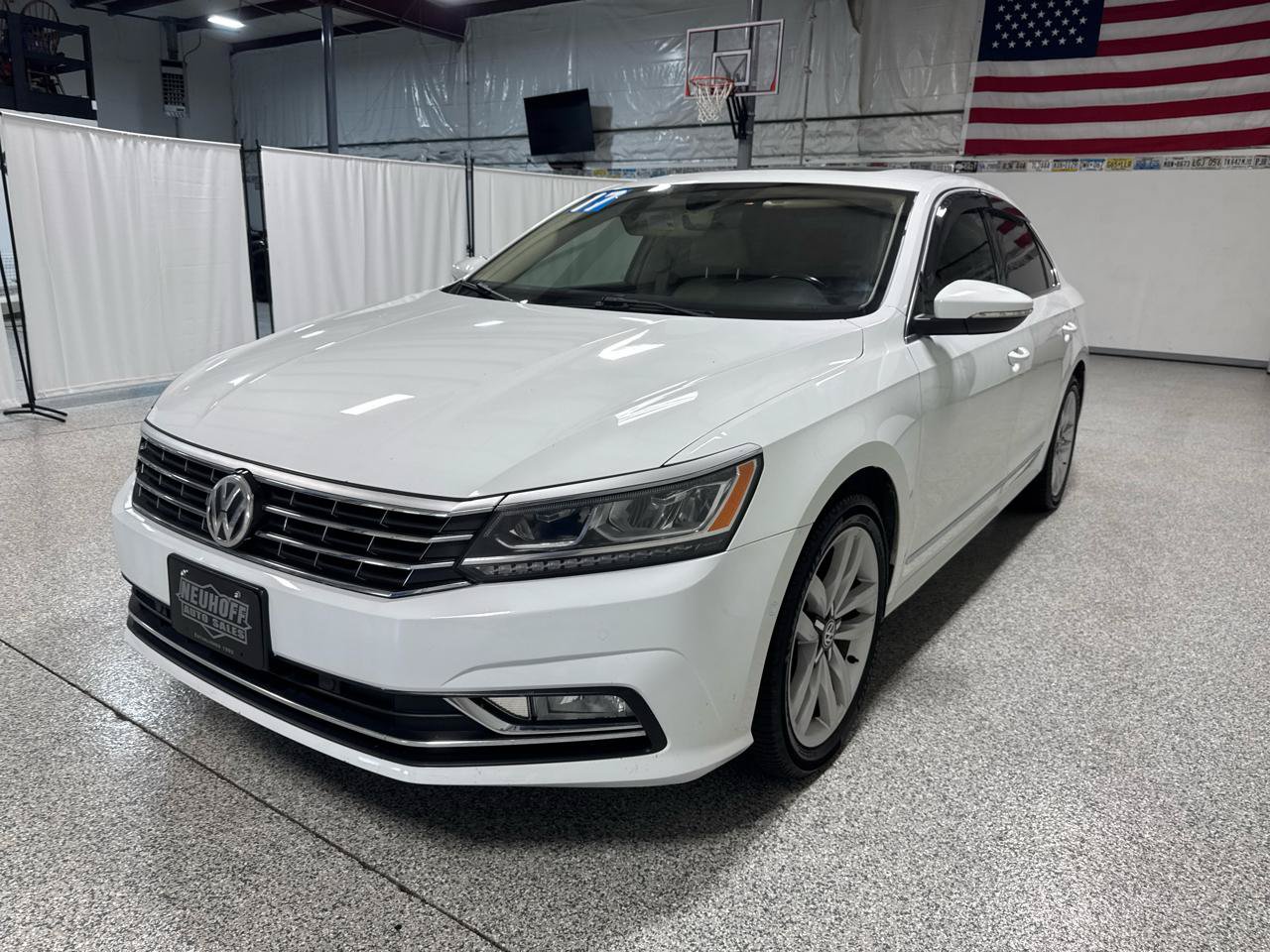 Used 2017 Volkswagen Passat 1.8T SEL Premium FWD image 4