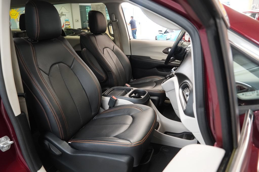 Used 2017 Chrysler Pacifica Touring-L FWD image 33