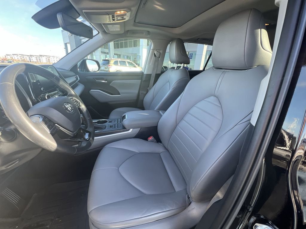 Used 2021 Toyota Highlander XLE image 20
