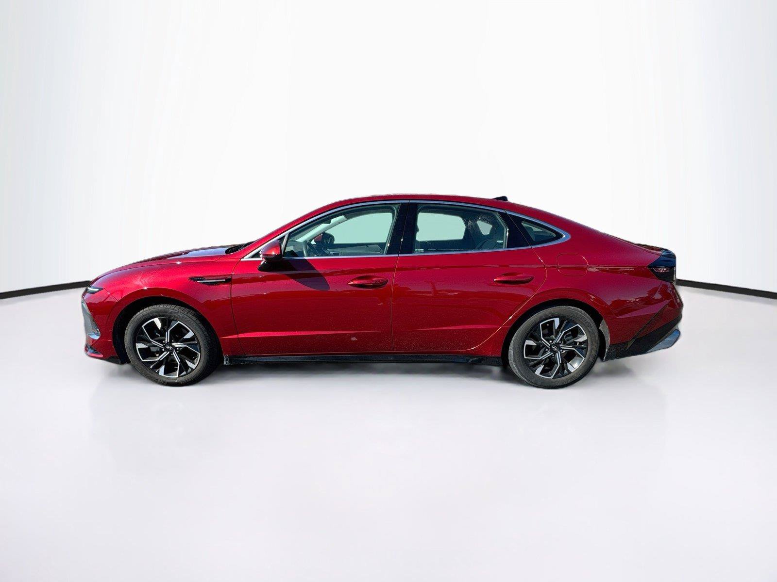Used 2025 Hyundai Sonata SEL FWD image 2