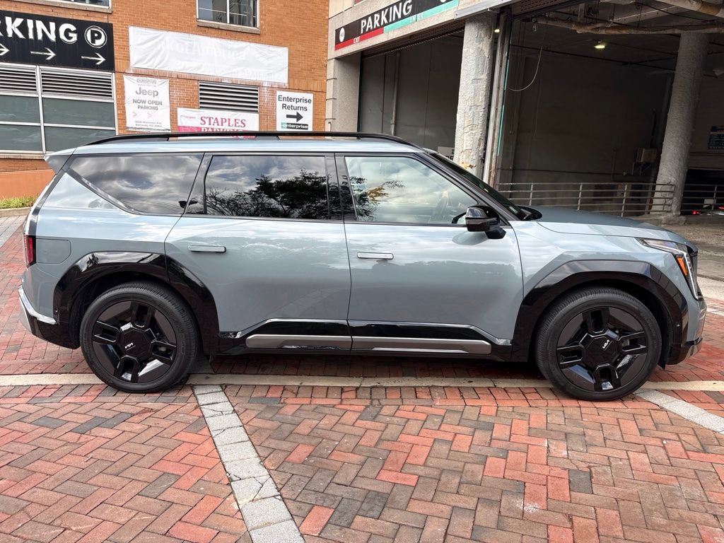 Certified 2024 Kia EV9 GT-Line AWD/4WD image 2