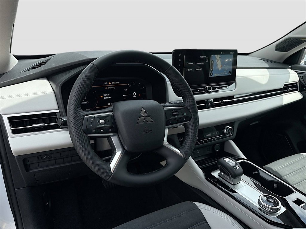 New 2025 Mitsubishi Outlander SE image 9