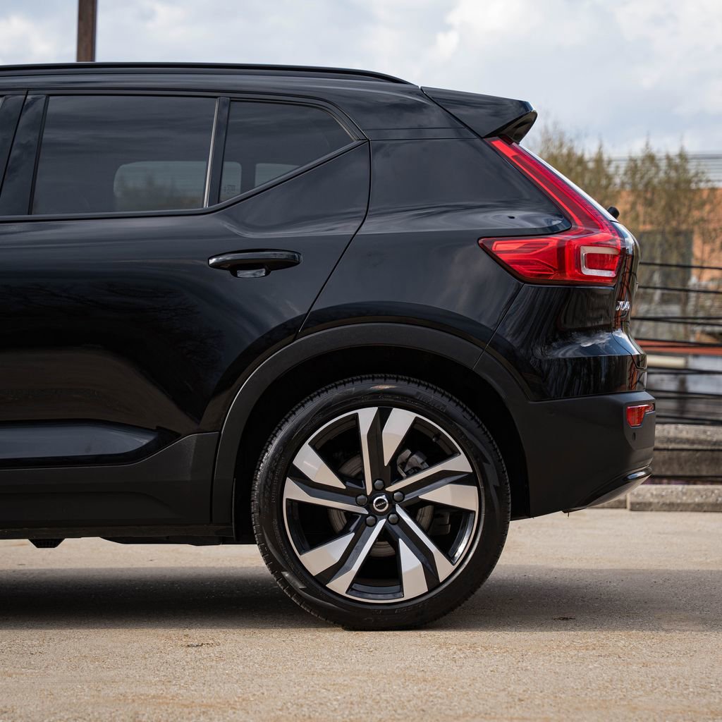 Used 2023 Volvo XC40 B5 Ultimate w/ Protection Package Premier image 4