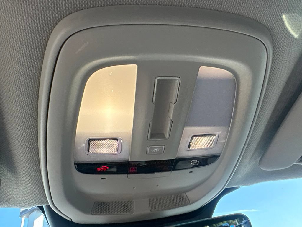 Certified 2024 Volvo XC40 B5 Plus w/ Protection Package Premier AWD/4WD image 27